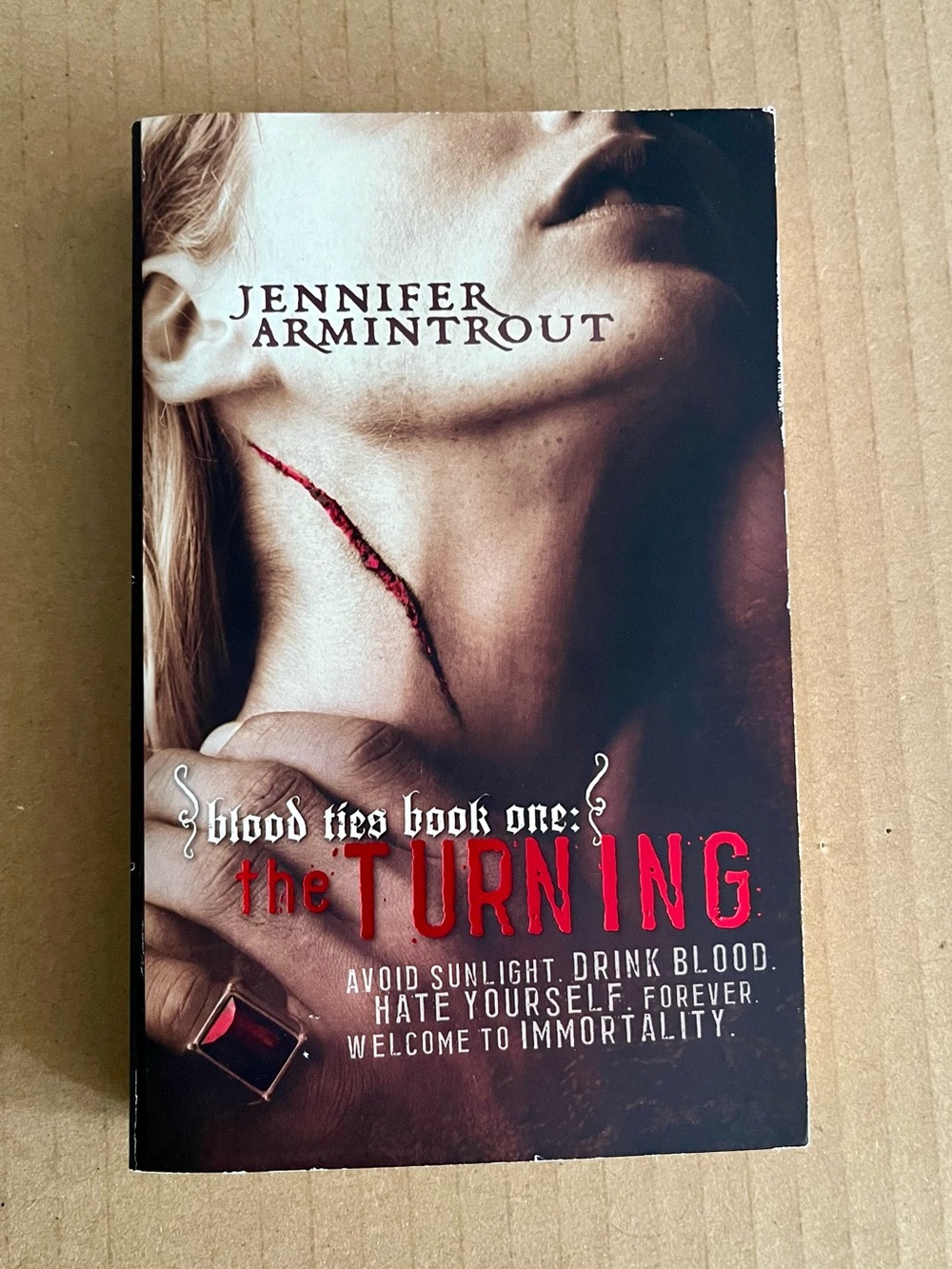 Jennifer Armentrout — The Turning (Blood Ties Book One) Vampire Urban Fantasy